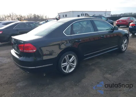 2013 Volkswagen Passat 3.6L V6 Sel Premium z USA, uszkodzony, nr VIN 1VWCM7A30DC080369